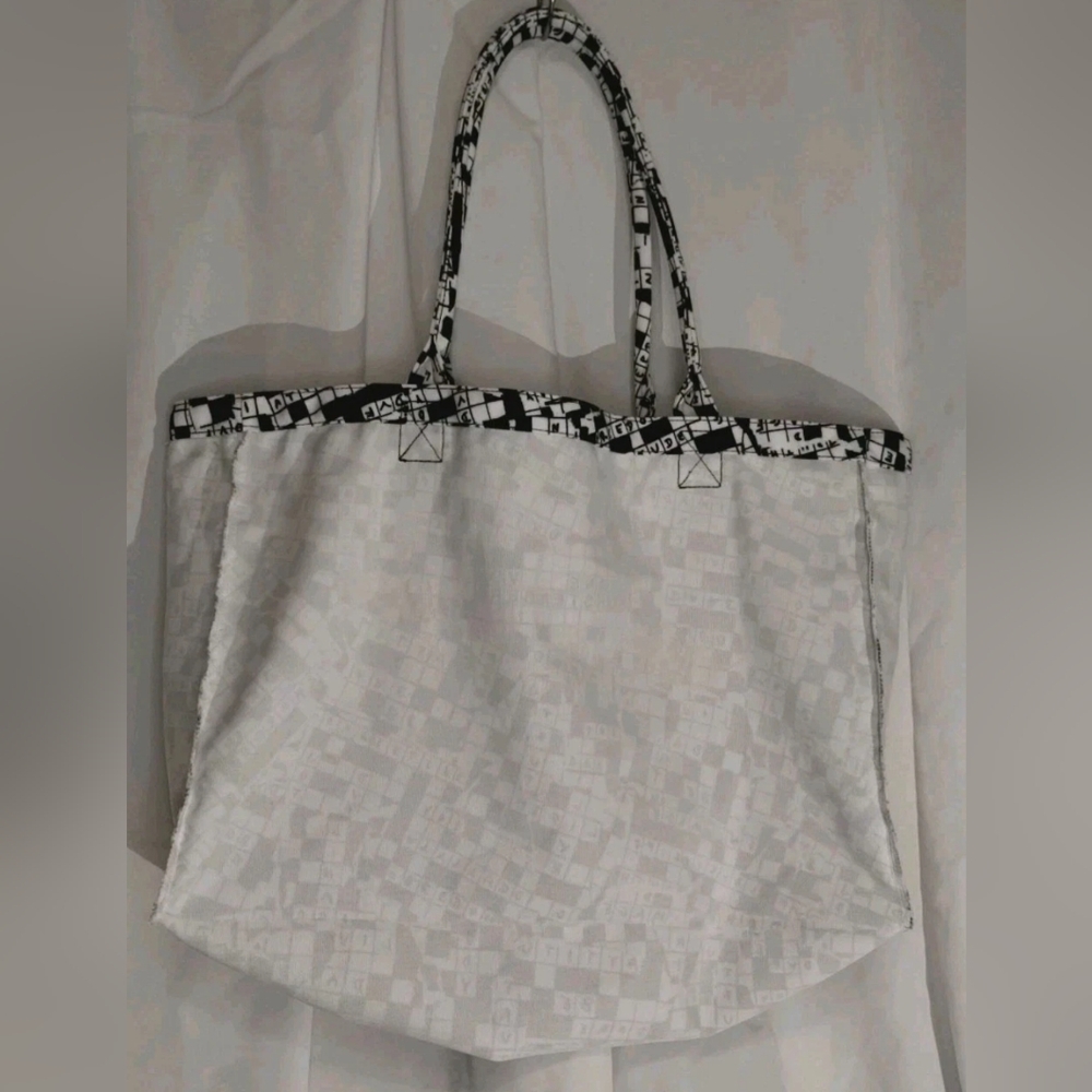 Diane Von Furstenberg Tote Bag 50th Anniversary Crossword Print Large Packable - Picture 6 of 13